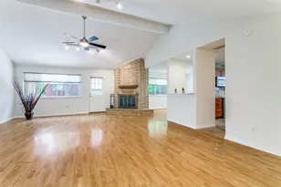 200 Lark Ln, Euless, TX 76039 - Photo 5