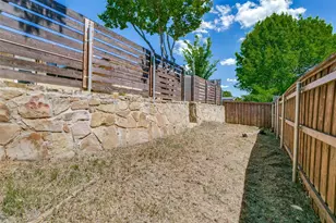 200 Lark Ln, Euless, TX 76039 - Photo 25