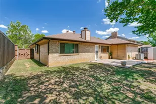 200 Lark Ln, Euless, TX 76039 - Photo 23