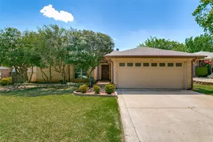 200 Lark Ln, Euless, TX 76039 - Photo 1
