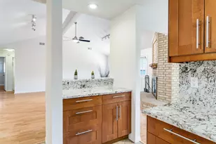 200 Lark Ln, Euless, TX 76039 - Photo 11