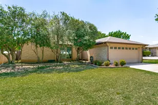 200 Lark Ln, Euless, TX 76039 - Photo 3