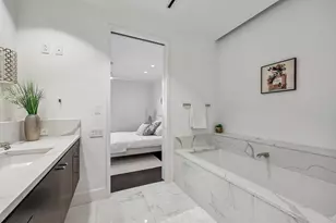 2408 Victory Park Ln, Dallas, TX 75219 - Photo 9