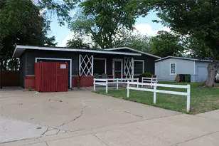 809 Forrestal Dr, Arlington, TX 76010 - Photo 3