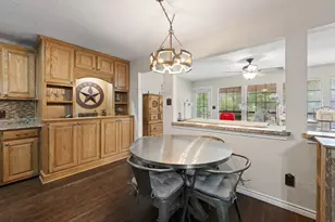 605 Owens Dr, Crowley, TX 76036 - Photo 5