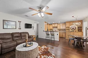 605 Owens Dr, Crowley, TX 76036 - Photo 7