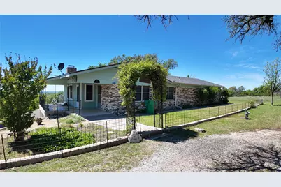 1301 N Reilley Street N, Goldthwaite, TX 76844 - Photo 1