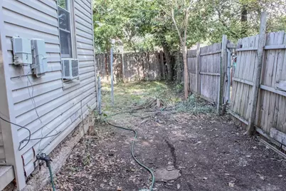 202 SE 9th Street, Grand Prairie, TX 75051 - Photo 7