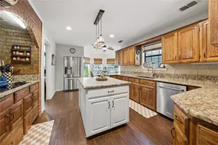 603 Country Club Cir, Athens, TX 75751 - Photo 9