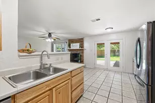 1119 W Westhill Dr, Cleburne, TX 76033 - Photo 5