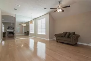 10212 Waters Dr, Irving, TX 75063 - Photo 3