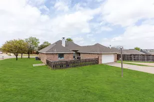 4500 Saddlebrook Dr, Carrollton, TX 75010 - Photo 29