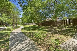 910 S Old Orchard Ln, Lewisville, TX 75067 - Photo 31