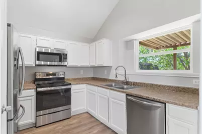 910 S Old Orchard Lane, Lewisville, TX 75067 - Photo 13