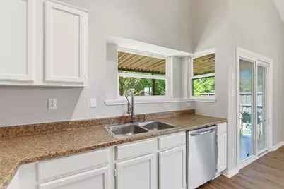 910 S Old Orchard Lane, Lewisville, TX 75067 - Photo 15