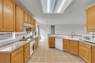 221 Woodlake Dr, Murphy, TX 75094 - Photo 11