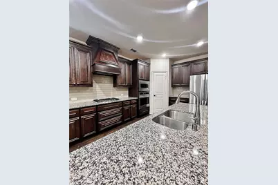 301 Autumnwood Drive, Mansfield, TX 76063 - Photo 9