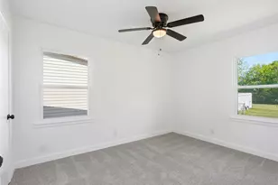 328 W Burton St, Sherman, TX 75092 - Photo 17