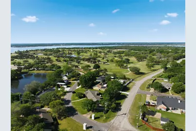 9321 Tree Lake Drive, Waco, TX 76708 - Photo 17