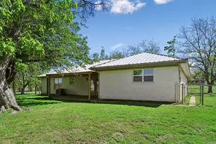 913 N Main St, Springtown, TX 76082 - Photo 23