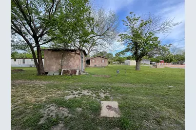 320 S Manson Street, Wolfe City, TX 75496 - Photo 9
