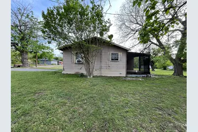 320 S Manson Street, Wolfe City, TX 75496 - Photo 3