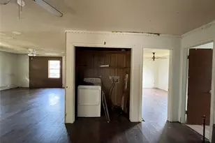 320 S Manson St, Wolfe City, TX 75496 - Photo 25