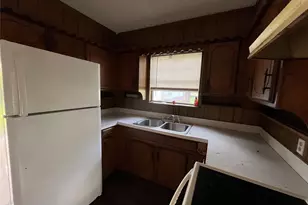 320 S Manson St, Wolfe City, TX 75496 - Photo 17