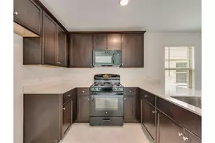 2206 Mobile, Ennis, TX 75119 - Photo 5