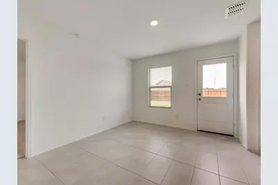 2206 Mobile, Ennis, TX 75119 - Photo 3