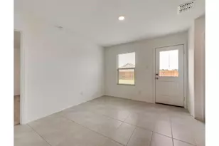 2206 Mobile, Ennis, TX 75119 - Photo 3