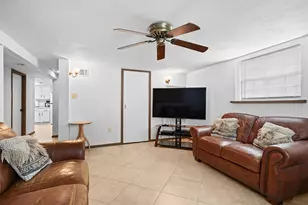 1011 S Delaware St, Irving, TX 75060 - Photo 9