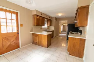 2028 Falcon Ridge Dr, Carrollton, TX 75010 - Photo 9