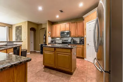 611 Laura Lane, Grand Prairie, TX 75052 - Photo 13