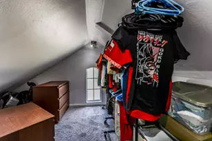 611 Laura Ln, Grand Prairie, TX 75052 - Photo 23