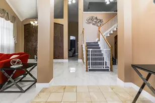 611 Laura Ln, Grand Prairie, TX 75052 - Photo 5