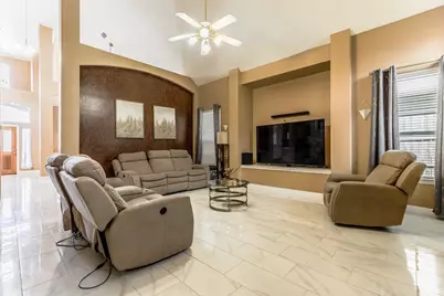 611 Laura Lane, Grand Prairie, TX 75052 - Photo 11