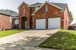 611 Laura Ln, Grand Prairie, TX 75052 - Photo 1