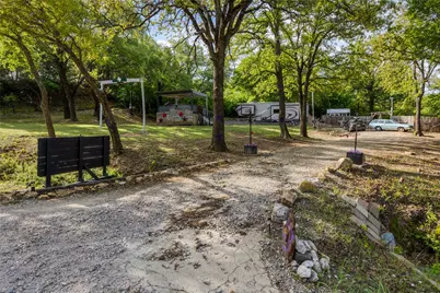 813 County Road 3680, Paradise, TX 76073 - Photo 15