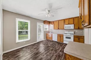 317 12th St, Grand Prairie, TX 75051 - Photo 15