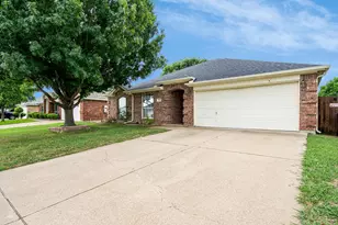 943 Morgan Dr, Burleson, TX 76028 - Photo 3