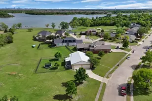 348 Hardwicke Ln, Little Elm, TX 75068 - Photo 5