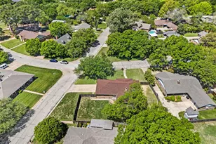 2 Lincolnshire Cir, Bedford, TX 76021 - Photo 27