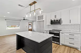 635 Margaret St, Blossom, TX 75416 - Photo 7