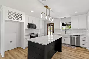 635 Margaret St, Blossom, TX 75416 - Photo 9