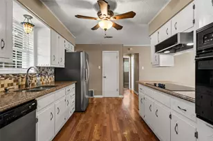 436 Topeka Dr, Woodway, TX 76712 - Photo 9