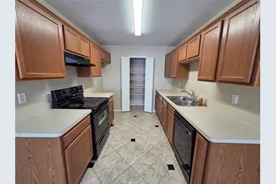 2326 Kingsway Drive, Arlington, TX 76012 - Photo 7