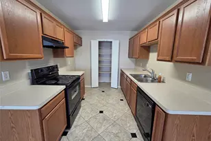 2326 Kingsway Dr, Arlington, TX 76012 - Photo 7