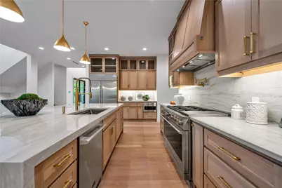 419 W Colorado Boulevard, Dallas, TX 75208 - Photo 13