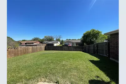 1218 Greenbriar Lane, Lancaster, TX 75146 - Photo 5